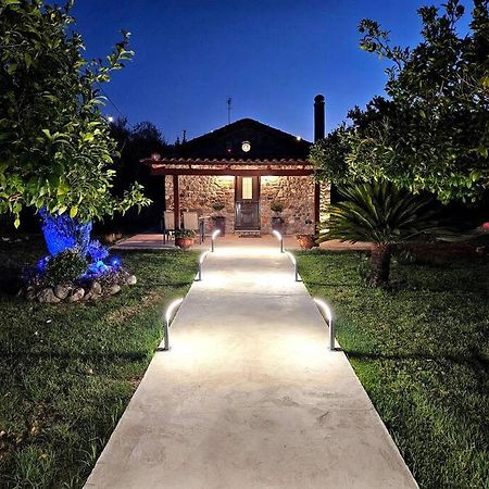 Patras Stonehouse With Large Yard - Πέτρινο Σπίτι Με Αυλή Paralía Exterior foto