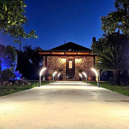 Patras Stonehouse With Large Yard - Πέτρινο Σπίτι Με Αυλή Paralía Exterior foto