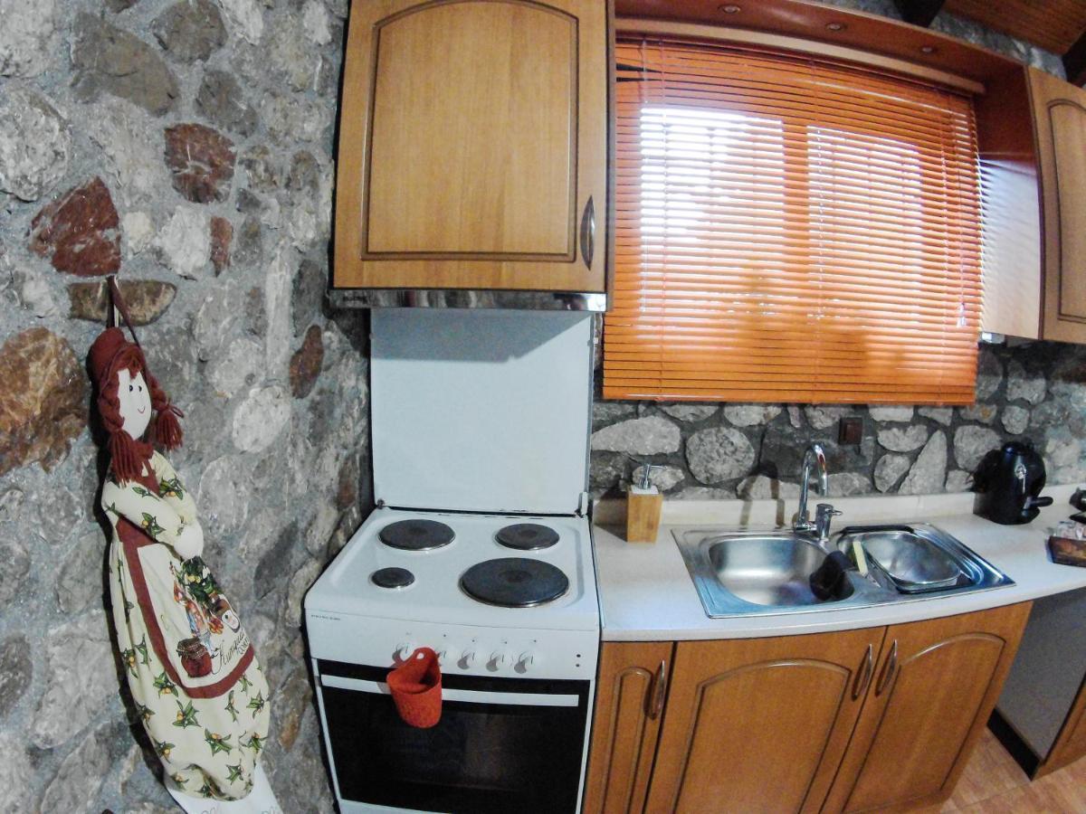Patras Stonehouse With Large Yard - Πέτρινο Σπίτι Με Αυλή Paralía Exterior foto