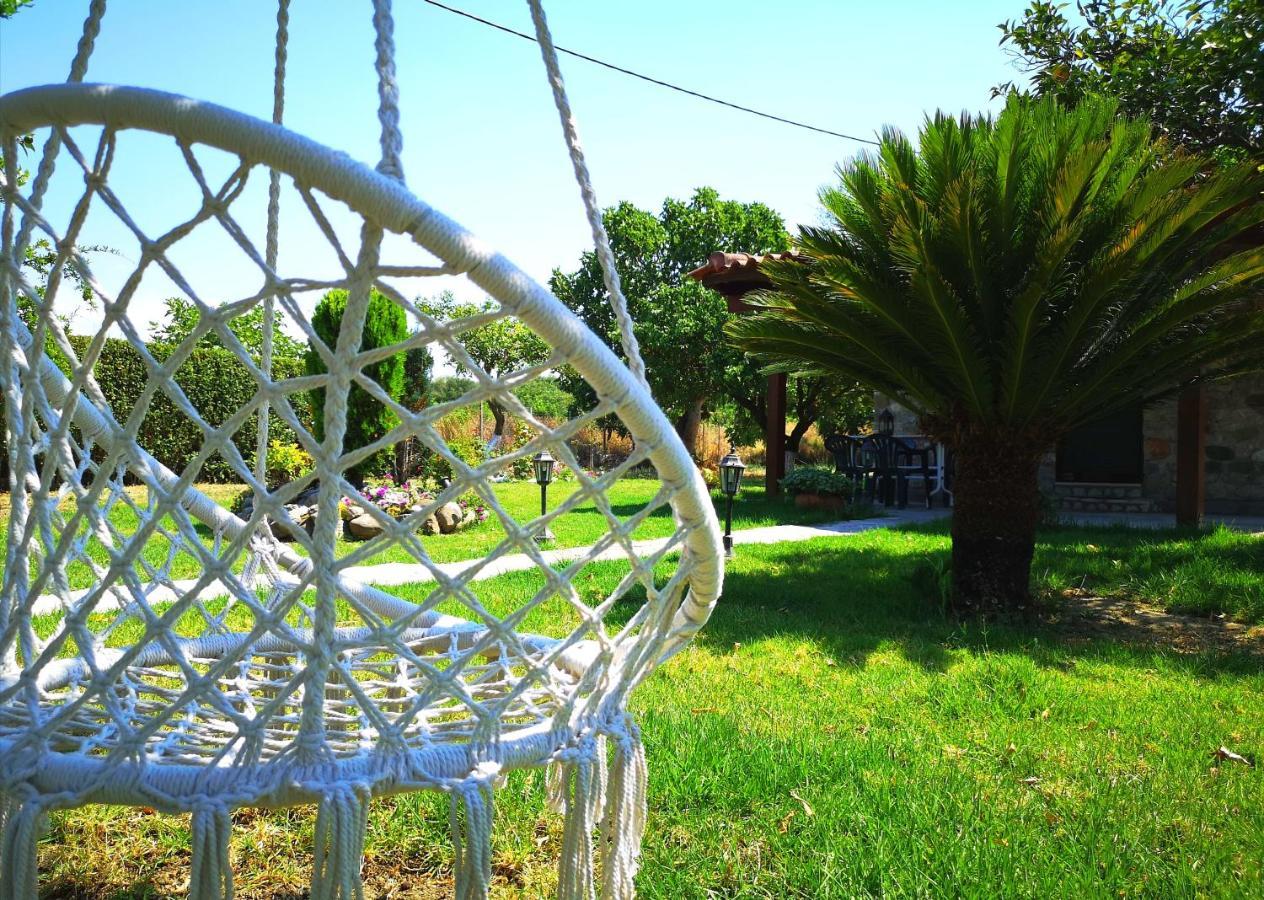 Patras Stonehouse With Large Yard - Πέτρινο Σπίτι Με Αυλή Paralía Exterior foto