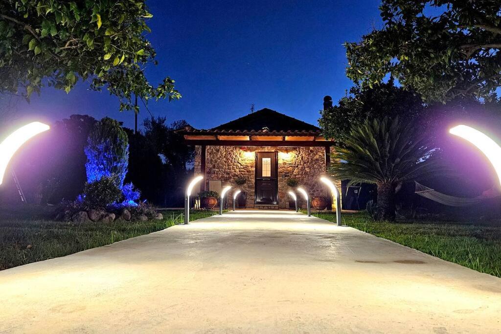 Patras Stonehouse With Large Yard - Πέτρινο Σπίτι Με Αυλή Paralía Exterior foto